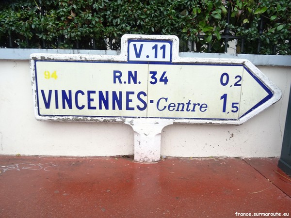 Poteau flèche Saint_Mandé V 11 2.JPG