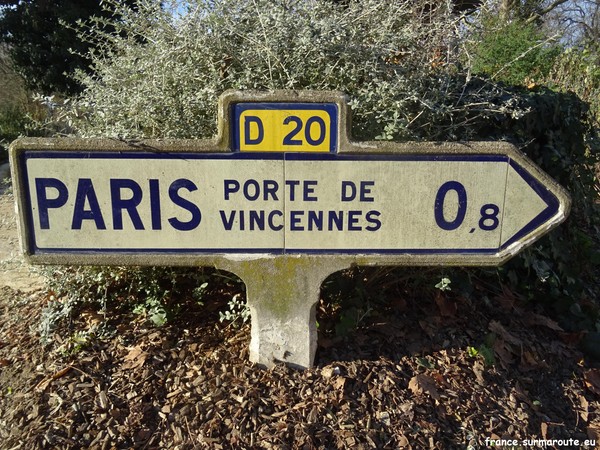 Poteau flèche Vincennes.JPG