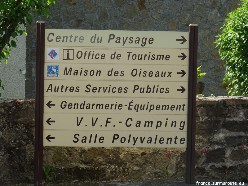 Flèche Lavoûte-Chilhac RD 585.JPG