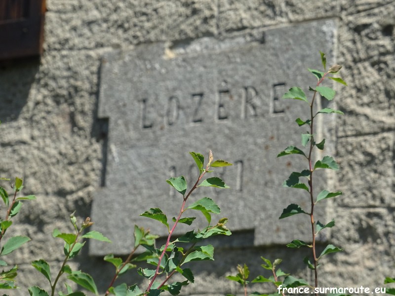 Maison cantonnière La Villedieu 48 (1).JPG