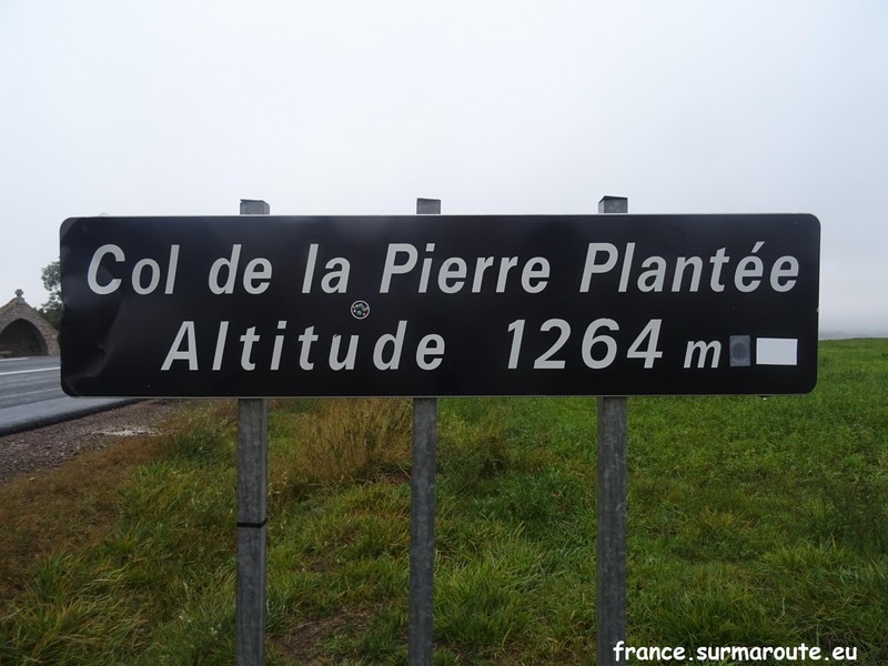 48 Pierre plantée.JPG