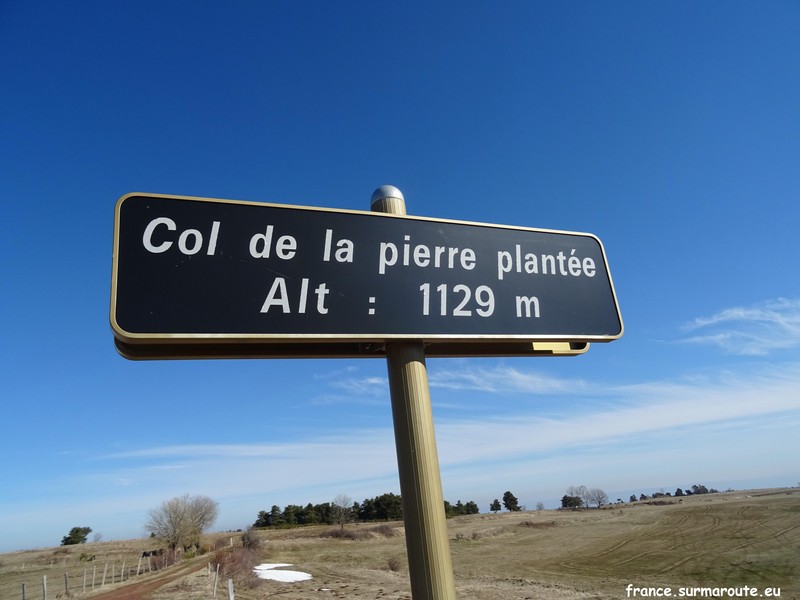 63 Pierre plantée.JPG