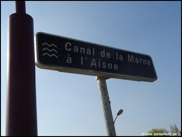 CANAL DE LA MARNE A L'AISNE.JPG