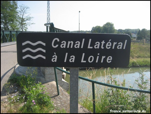 CANAL LATERAL LOIRE 58.JPG