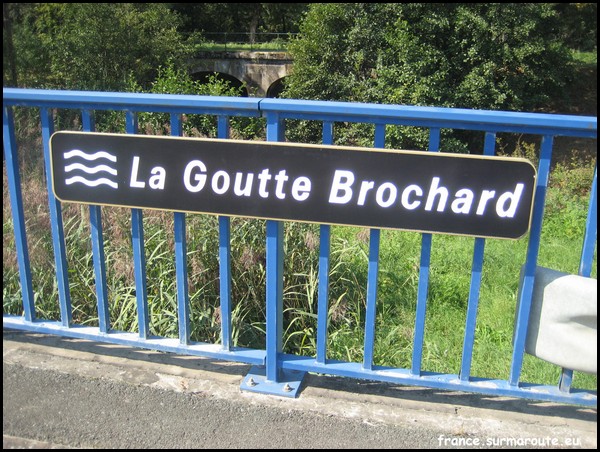 GOUTTE BROCHARD 90.JPG