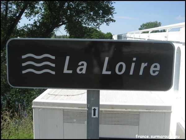 LOIRE 58x71.JPG