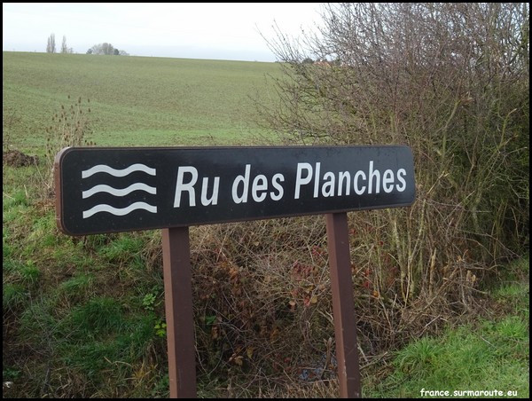 PLANCHES 77.JPG